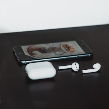 Apple AirPods iPhone