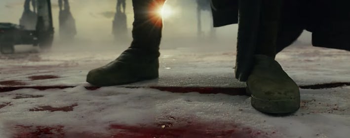 22 Minute Movie Details We Bet You Didn't Notice 33 Luke Skywalker's shoes. No footprints.