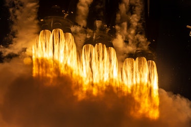 Falcon Heavy shooting off