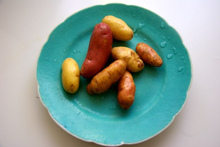 7 fingerling potatoes on a green plate