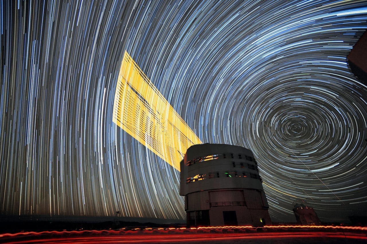 LongExposure Image Shows Telescope's LaserGuided Mirror In Action