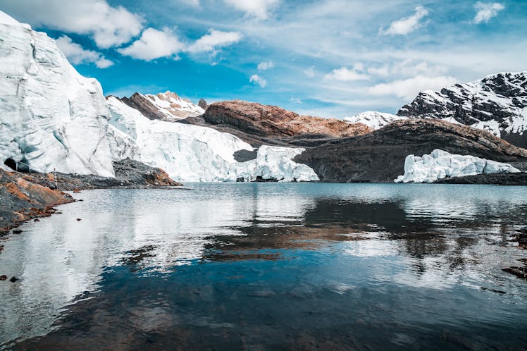 The mineral composition of glacial meltwaters make them excellent absorbers of carbon dioxide, but t...