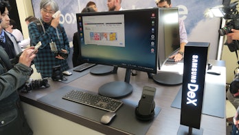 Samsung DeX is cool, but it's a few years too late.