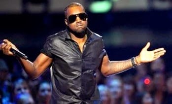 kanye wzrusza ramionami