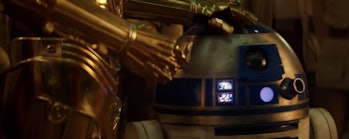 C-3PO calming R2-D2 down just like in 'A New Hope'