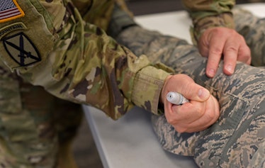 US army chief demonstrates how to use nerve agent antidote kit. 