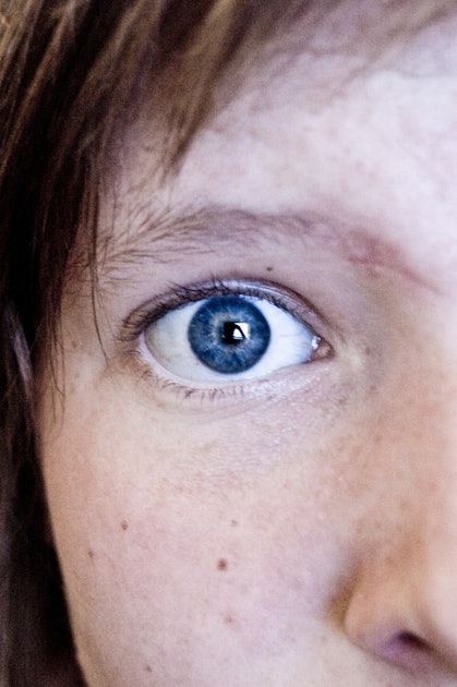 Глаза реально. Реальный глаз. Голубые глаза реальные. Темно синие зрачки. Синие глаза реальные.