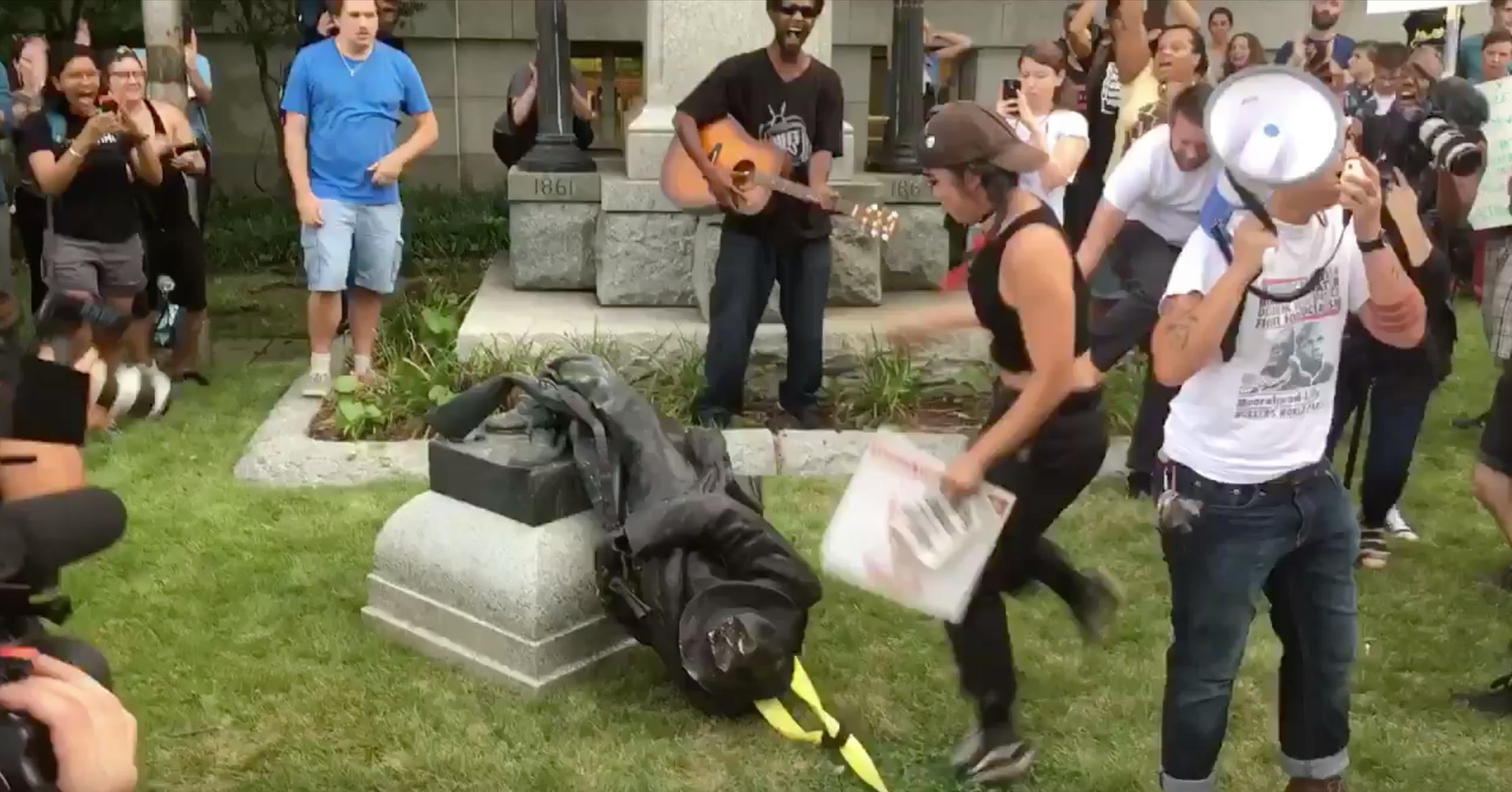 Video: Durham Protest Topples Confederate Statue