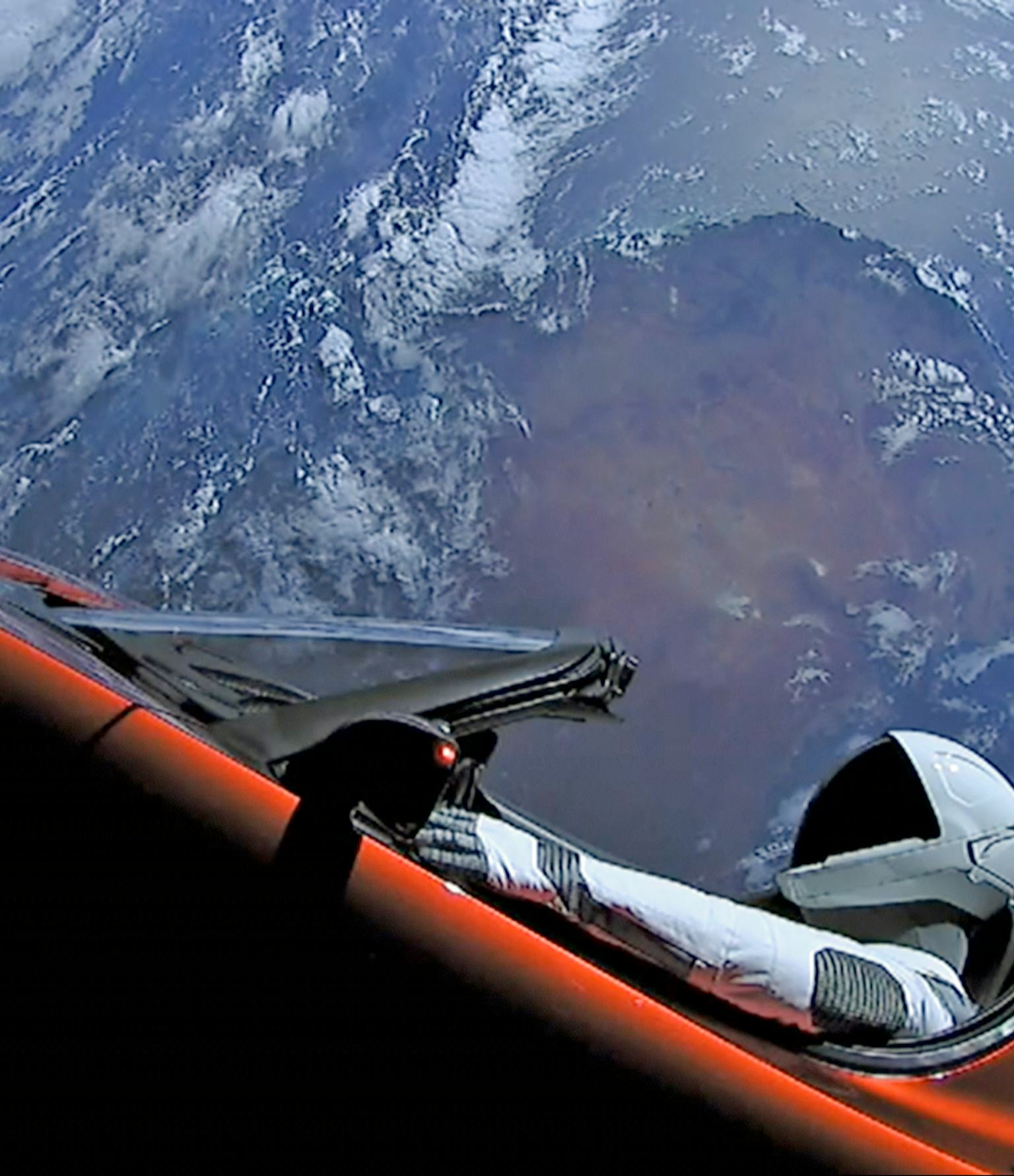There's a Website That Lets You Track Elon Musk's Tesla Roadster in Space