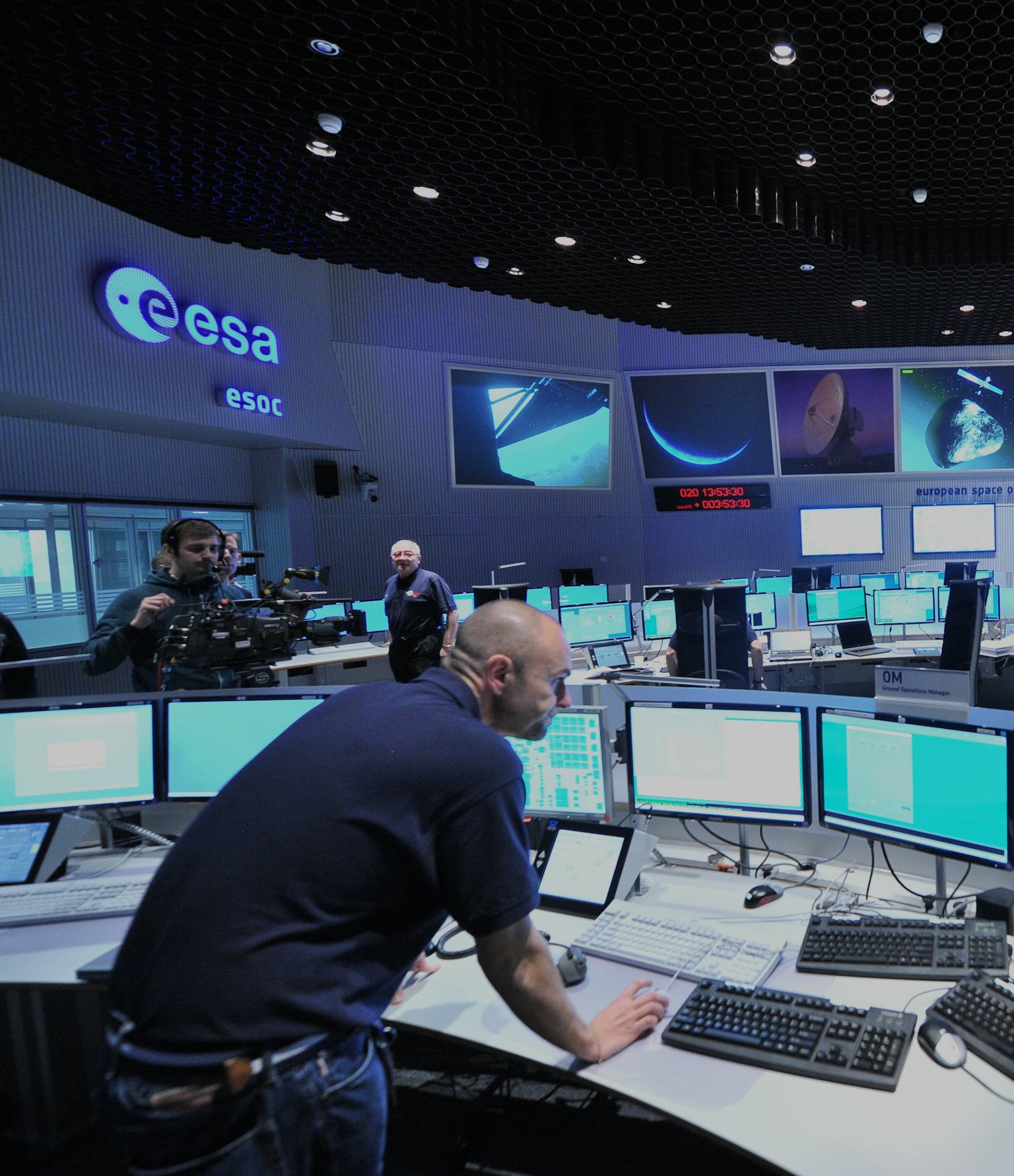 The European Space Agency Proposes an Outpost Between Moon and Earth