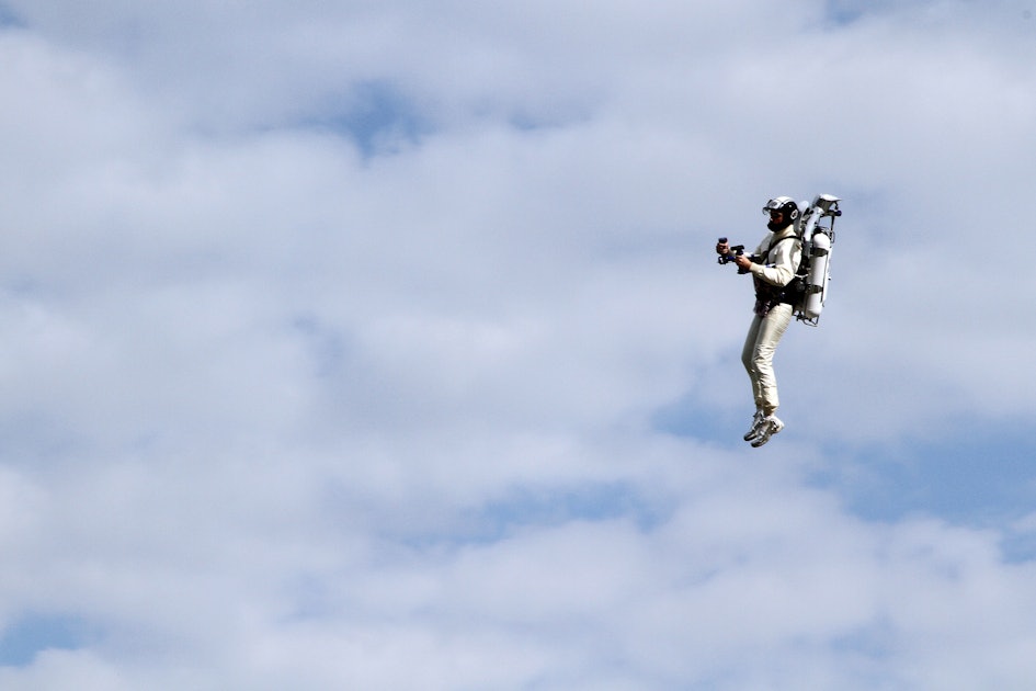 Dubai has ordered 20 jetpacks for firefighters and first responders - The  Verge