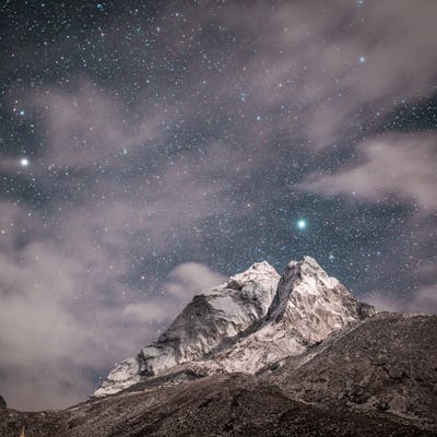 Stardust raining down on the Antarctic snow 