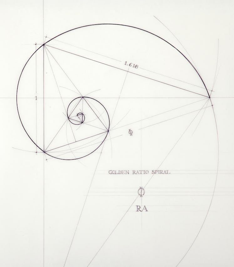 Golden ratio spiral drawing