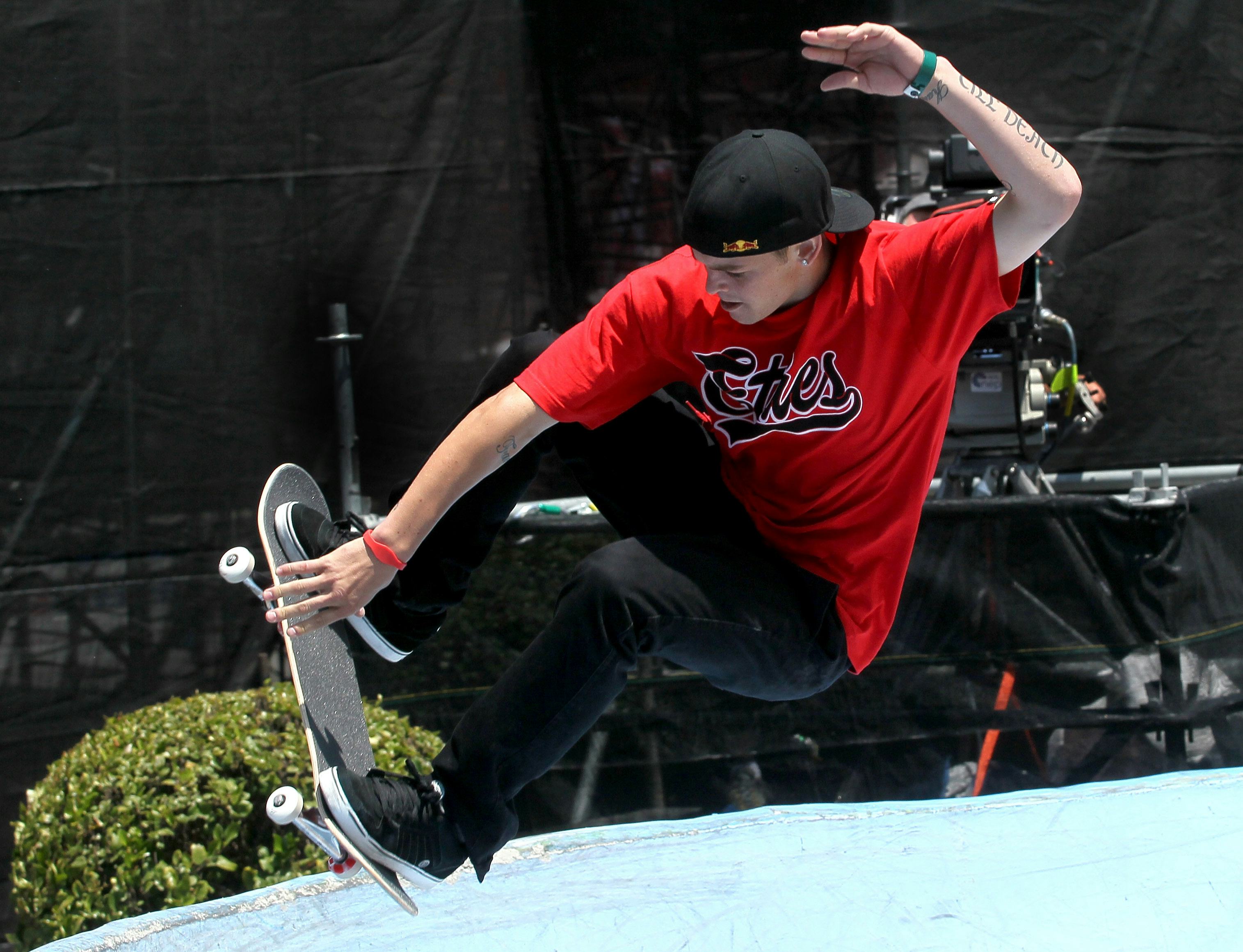 Who Is Ryan Sheckler, The Guy In Justin Bieber's "What Do You Mean