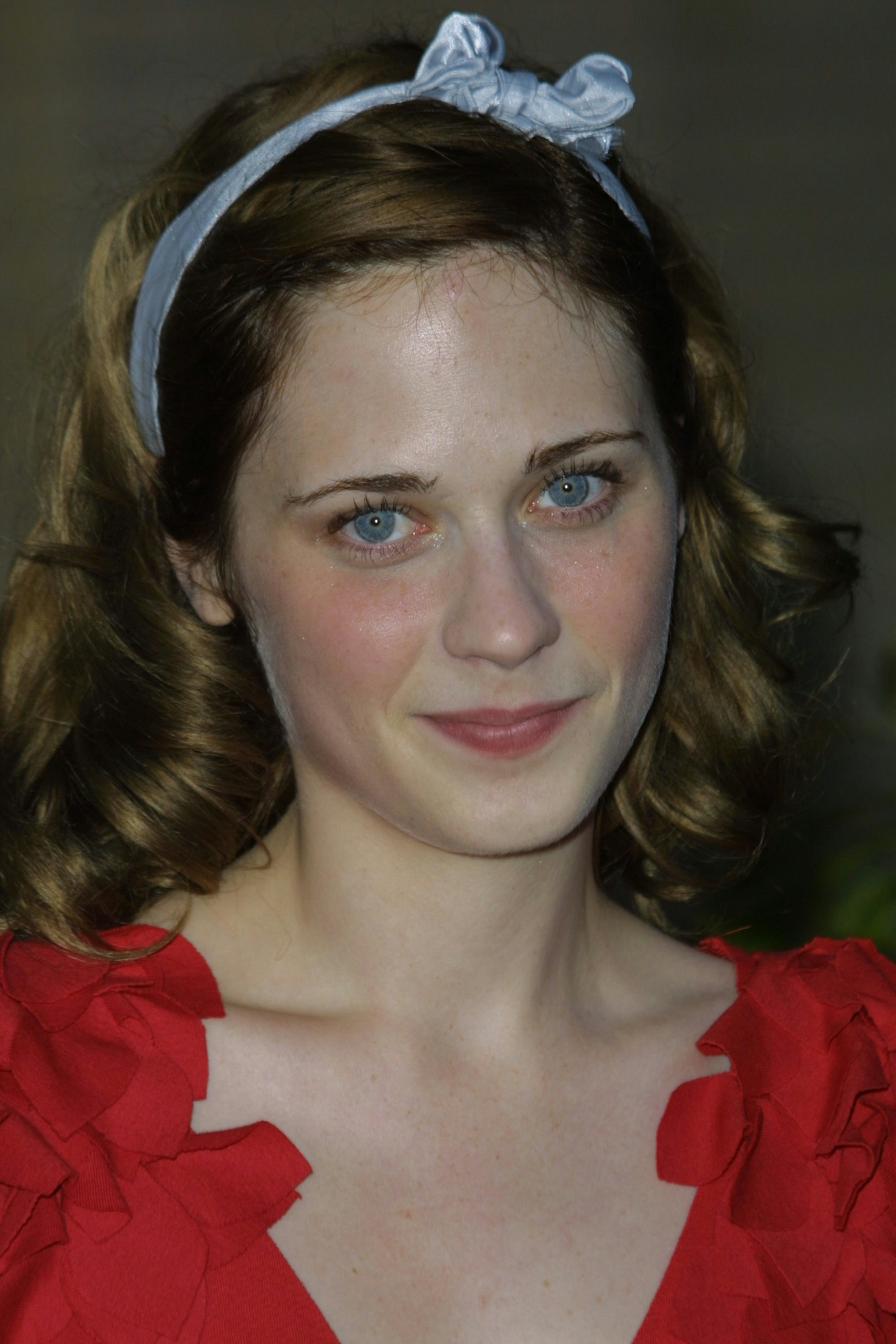15 Pictures Of Zooey Deschanel Without Makeup