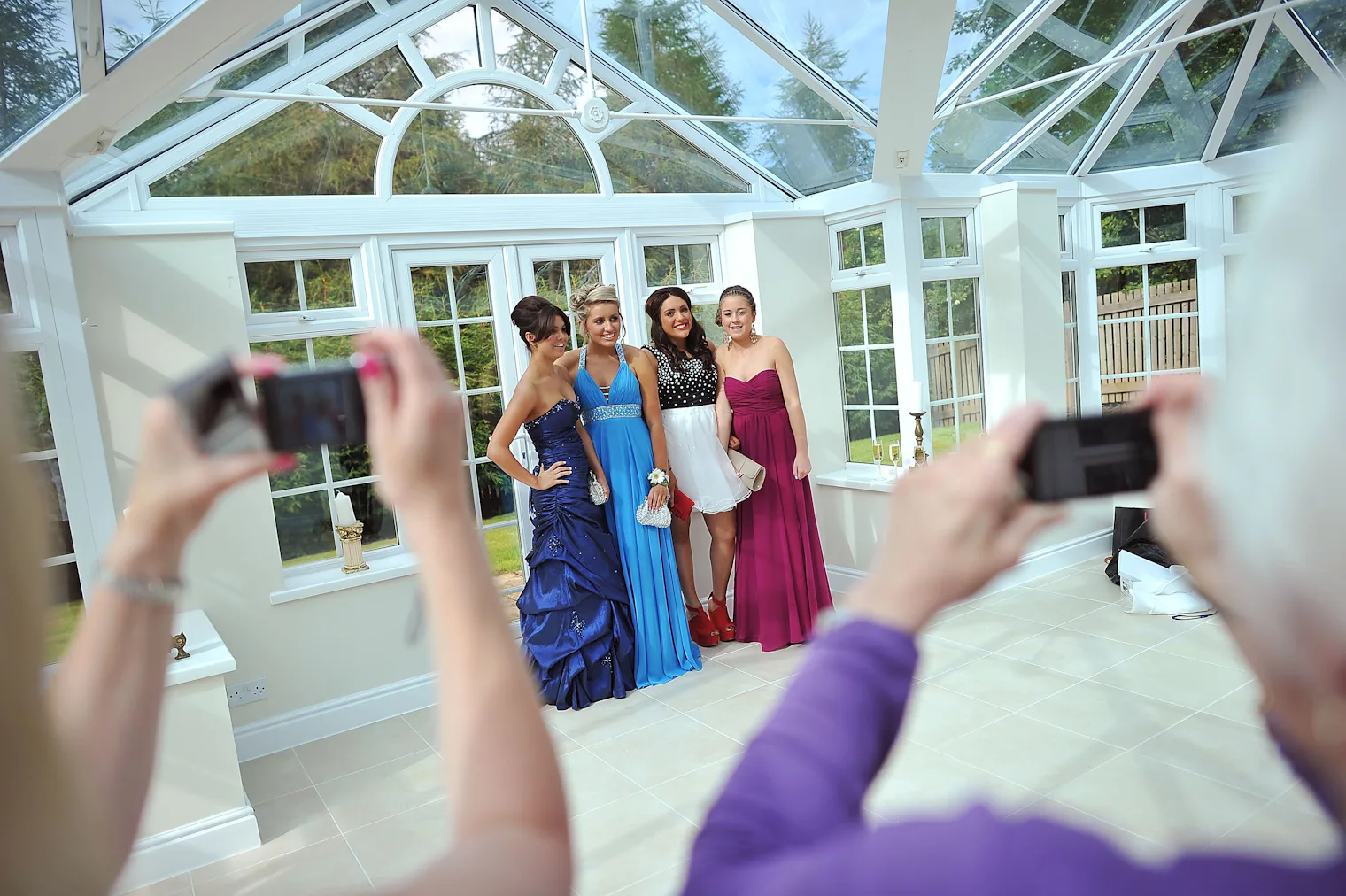 9 Tips For Posing In Prom Photos, Because You'll Want to Frame (Or ...