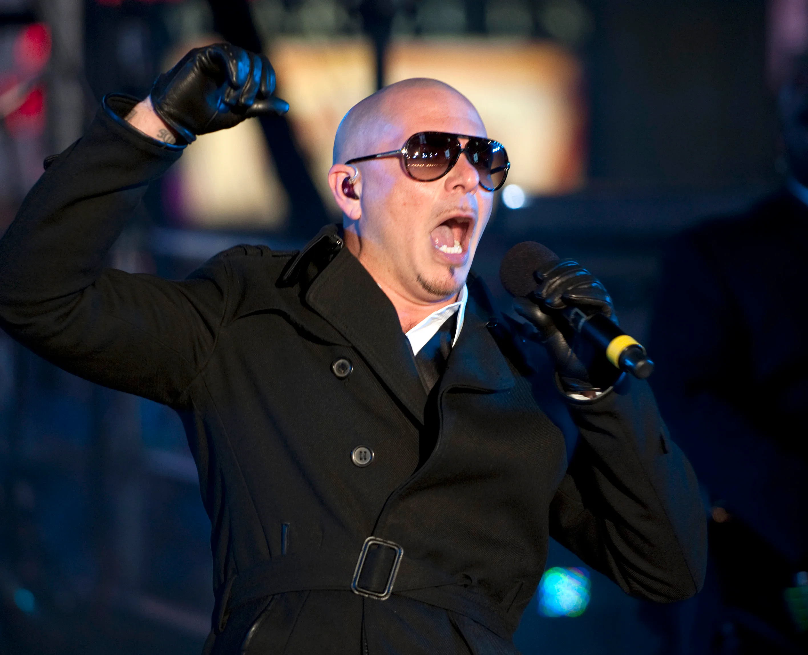 New year s eve tv specials that will help you celebrate 2016 in cozy