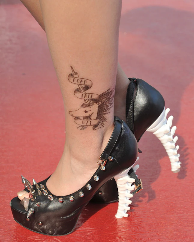 7 Tattoos That Celebrate Androgyny & The Fluidity Of Gender — PHOTOS