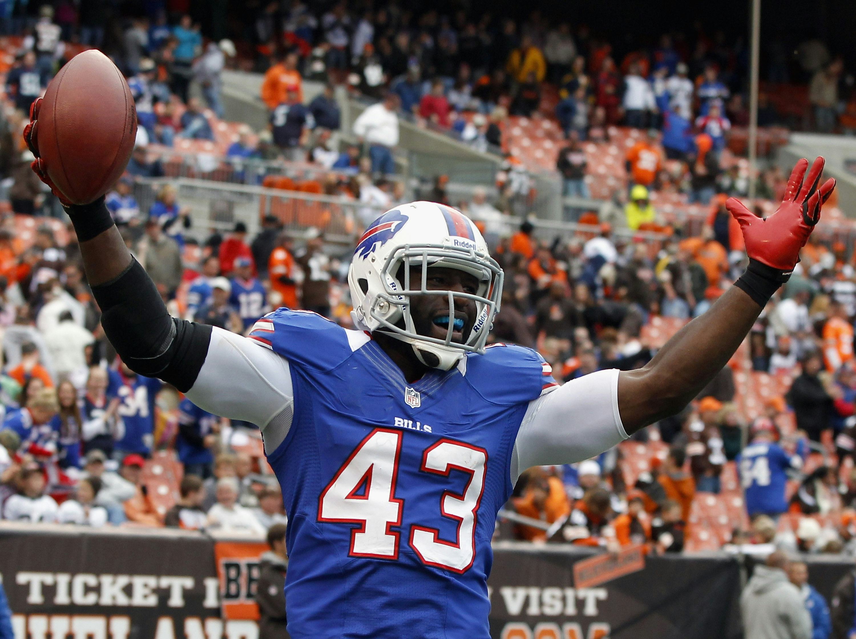 Where To Buy 'Shark Tank's Noene Insoles So You Can Run Like An NFL Pro