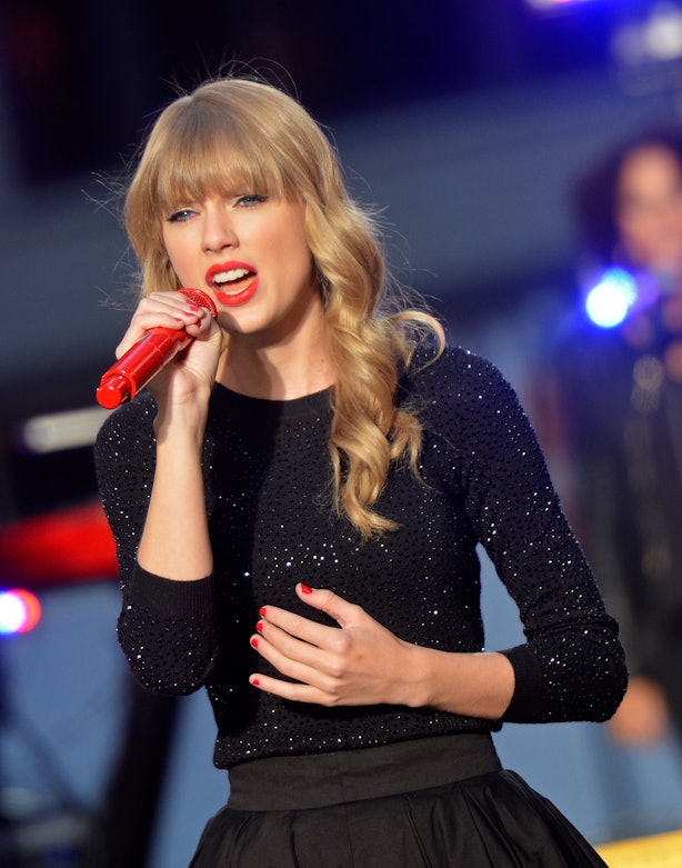 11 Ugly Christmas Sweater Tips From Taylor Swift, Because She's ...