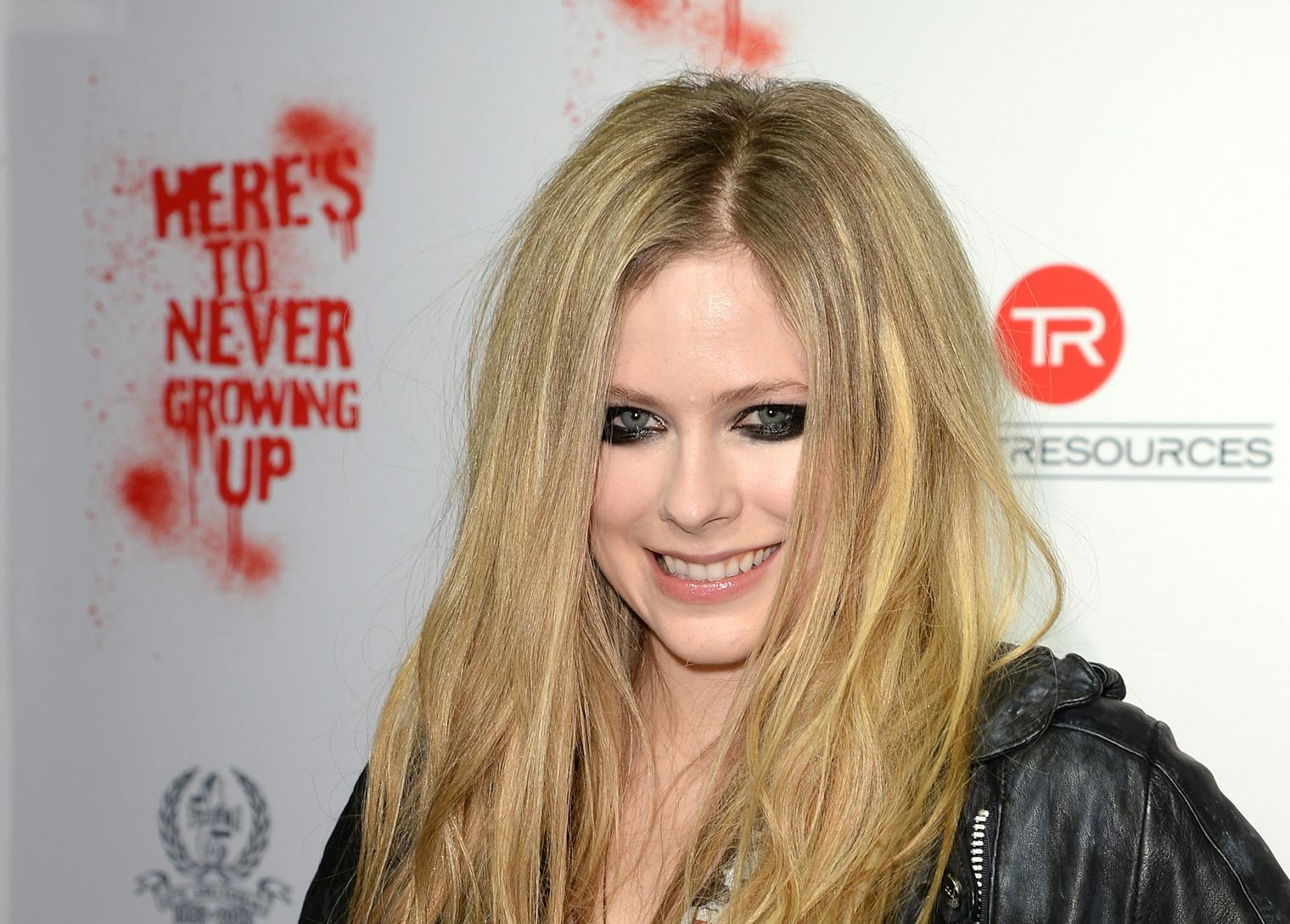 11 Avril lavigne Trends That We All try to Copy In The Early 2000s