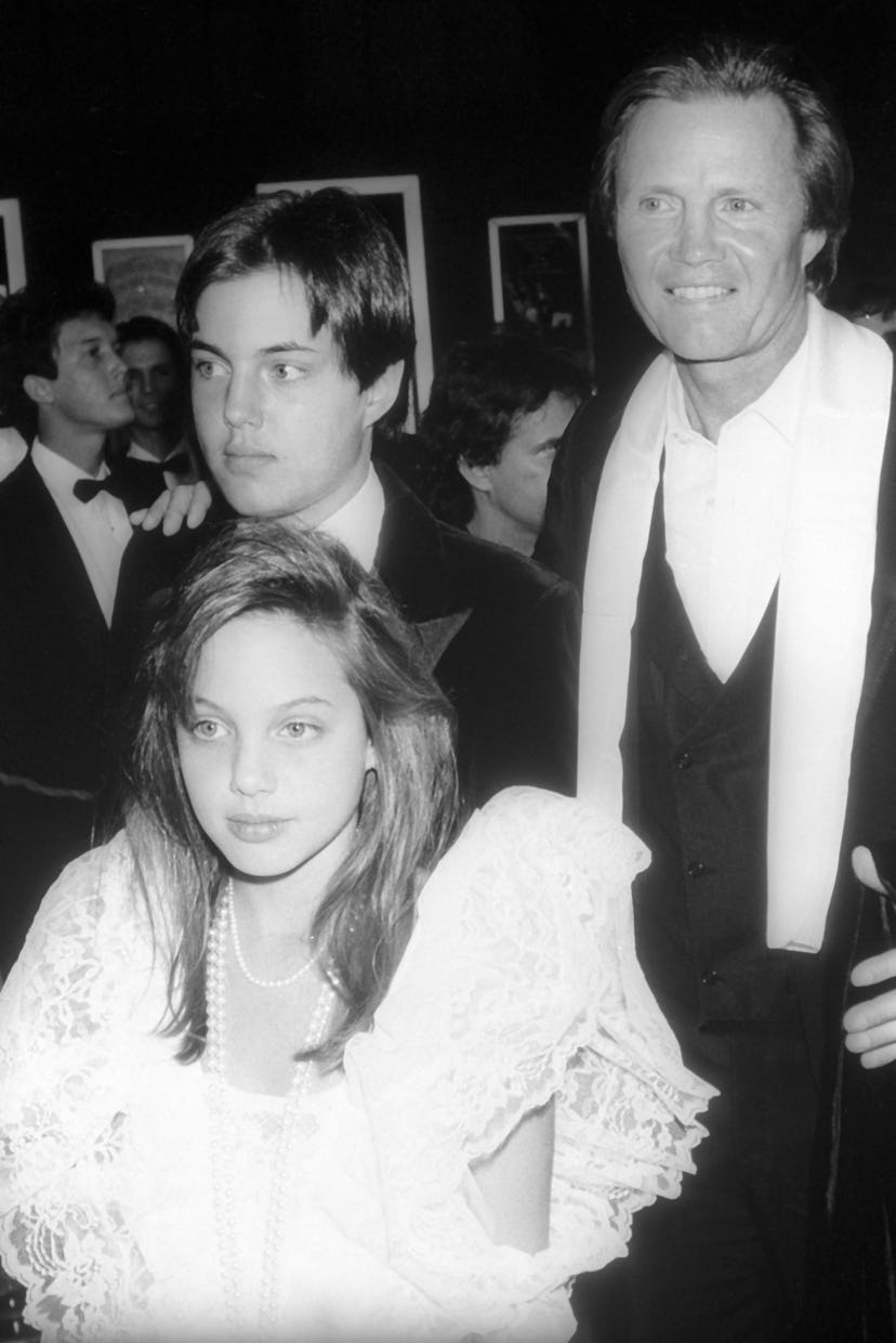 Angelina Jolies First Oscars Dress Gave Us All Kinds Of ‘80s Realness 