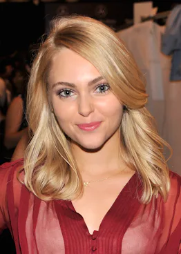 AnnaSophia Robb's New Lob Is Different From The First One She Got (In A