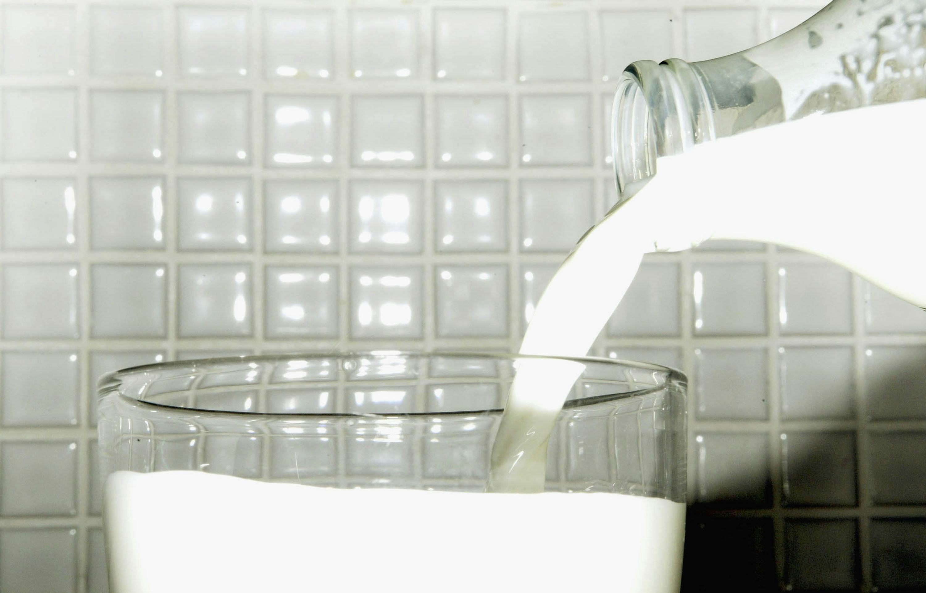 7 Foods That Cause Gas, So You Know What To Avoid Before Your Night Out