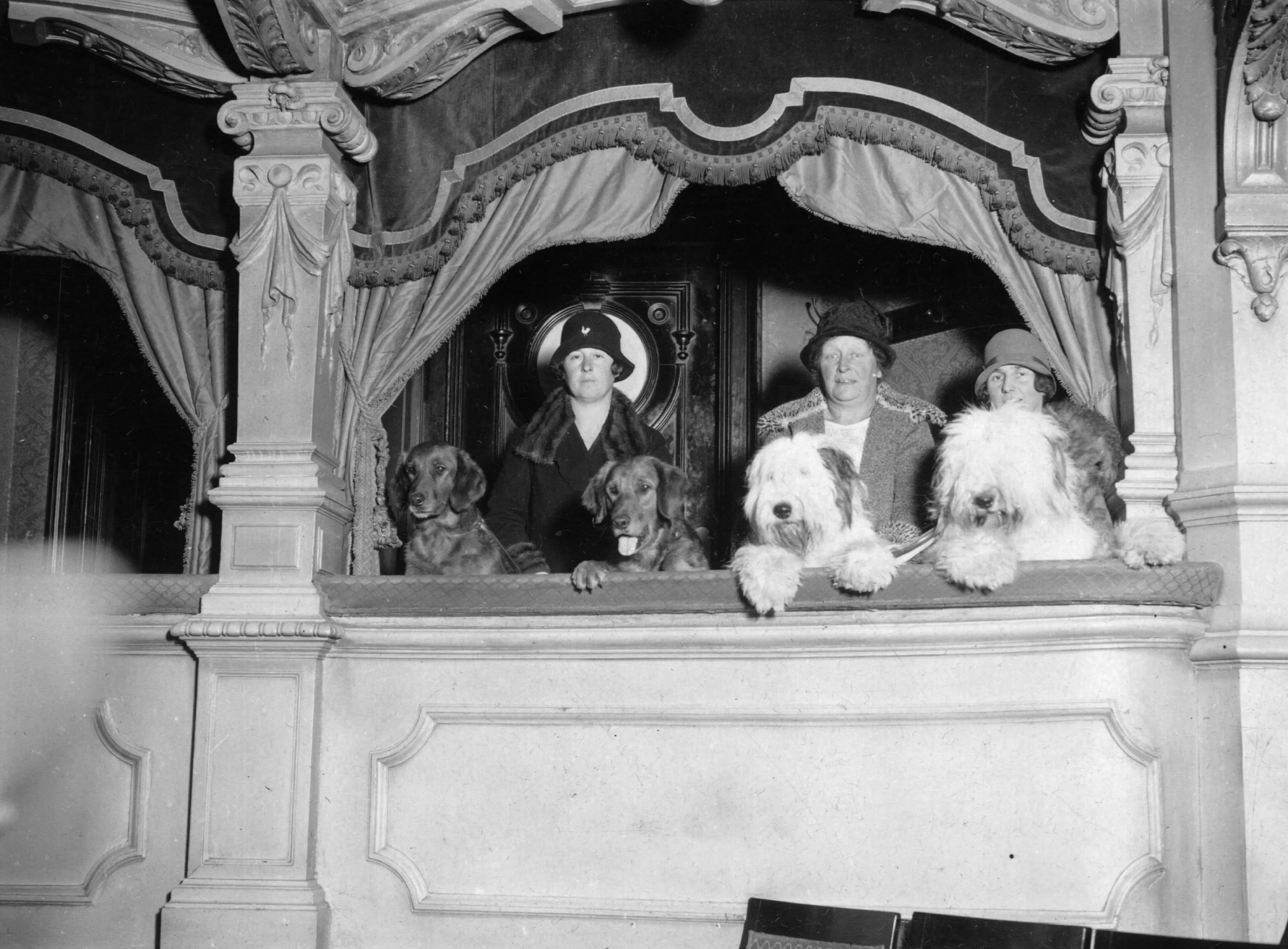 22 Old Movie Theater Pictures That Are Haunting & Beautiful