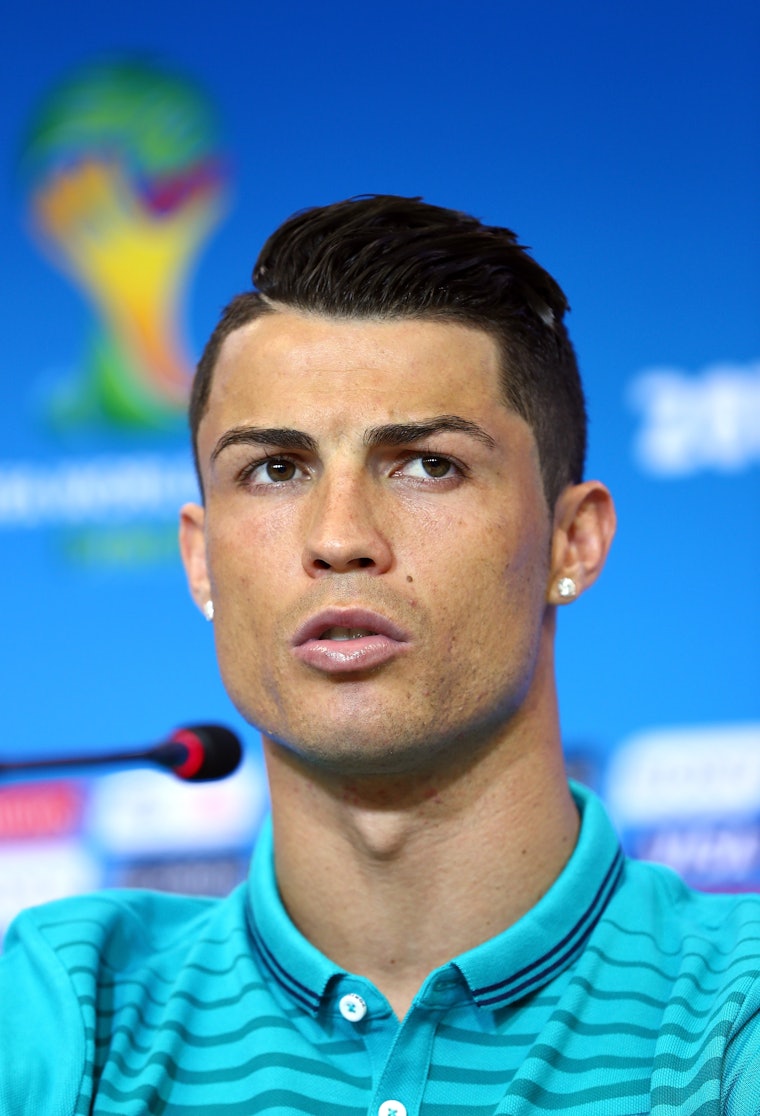Cristiano Ronaldo's Eyebrows And Cara Delevingne's Eyebrows Face Off In ...