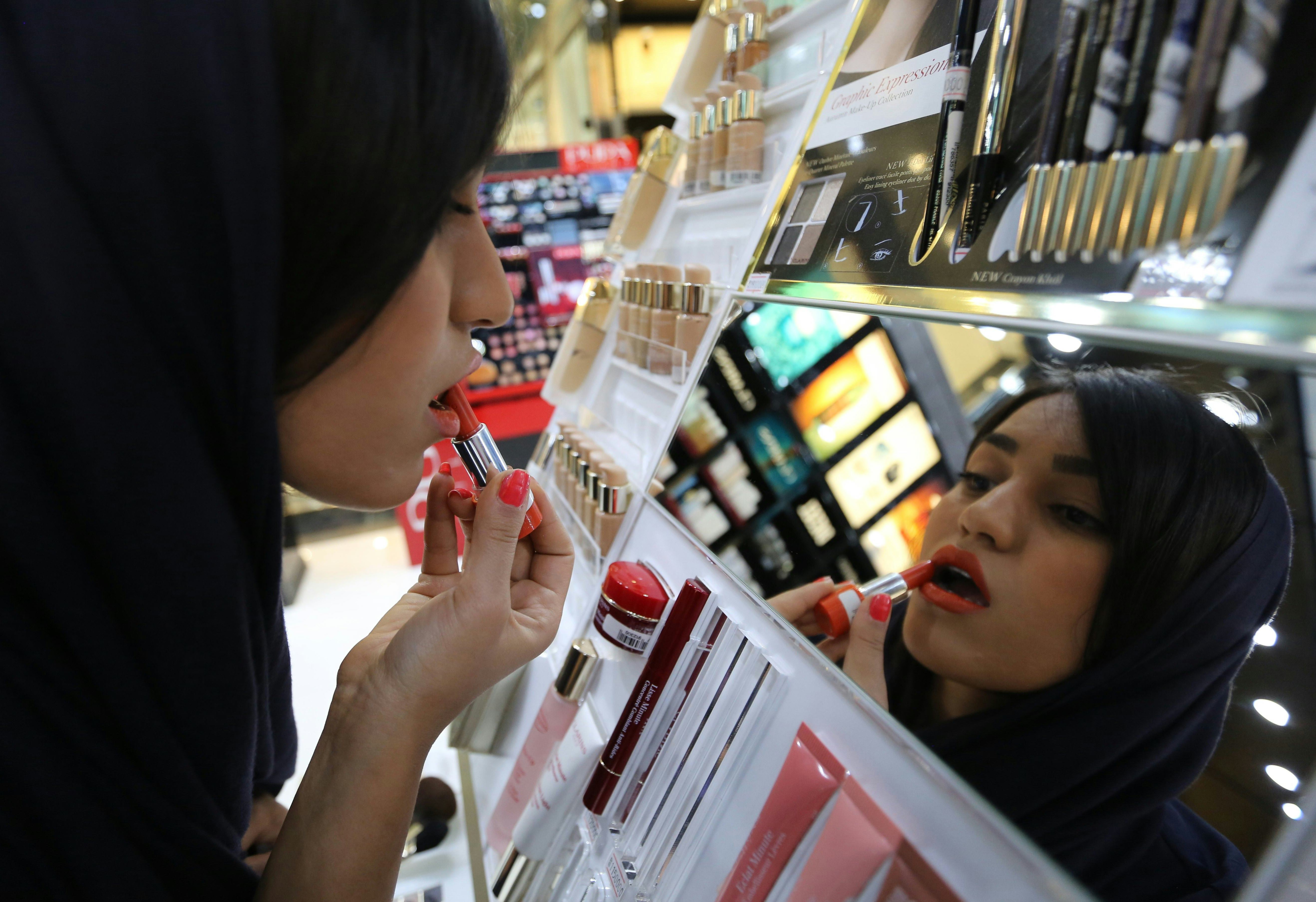 MODA Digital Makeup Artist Allows You To Virtually Recreate Looks