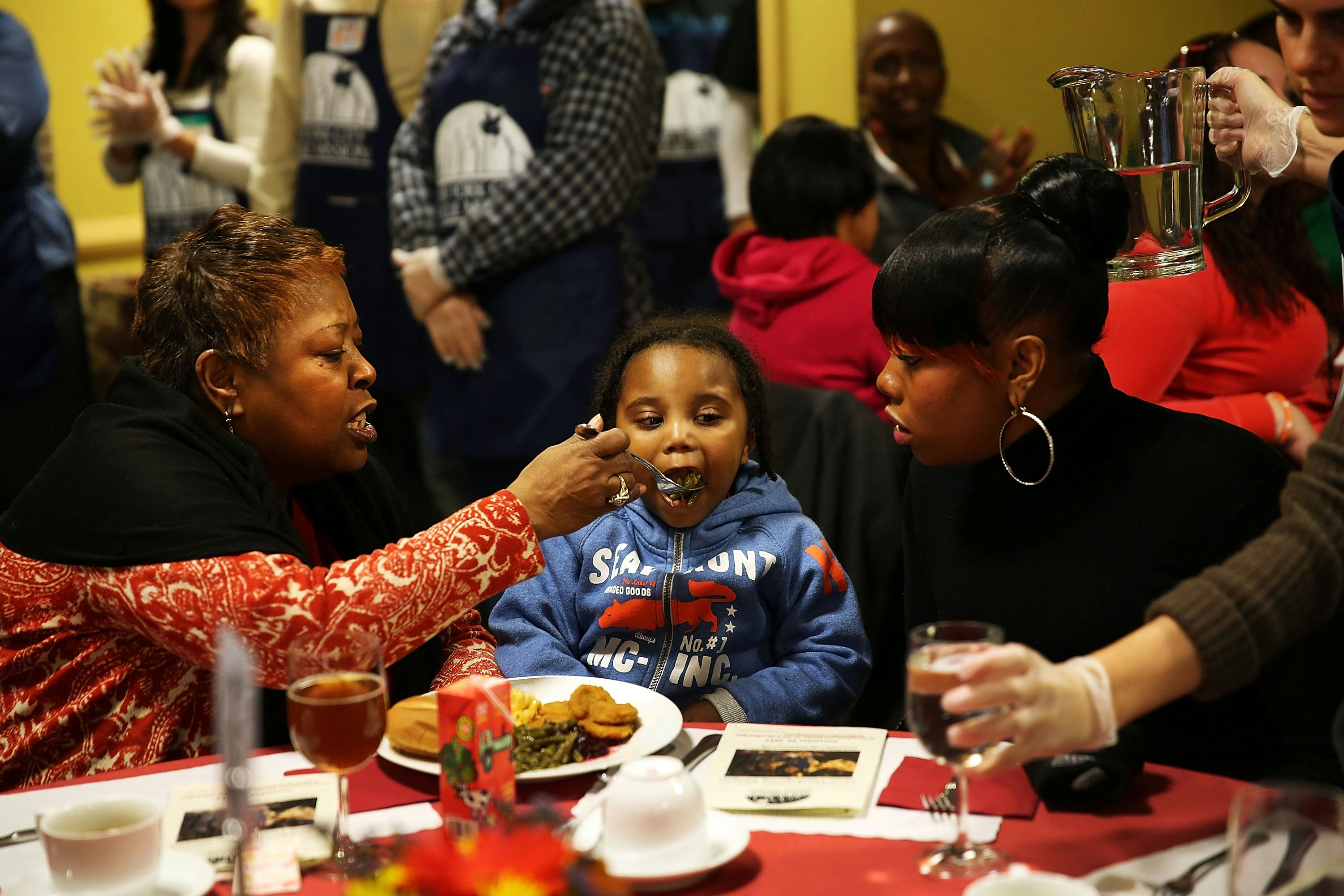 The Difference Between Food Banks, Soup Kitchens, & Food Pantries — And How You Can Help At Each