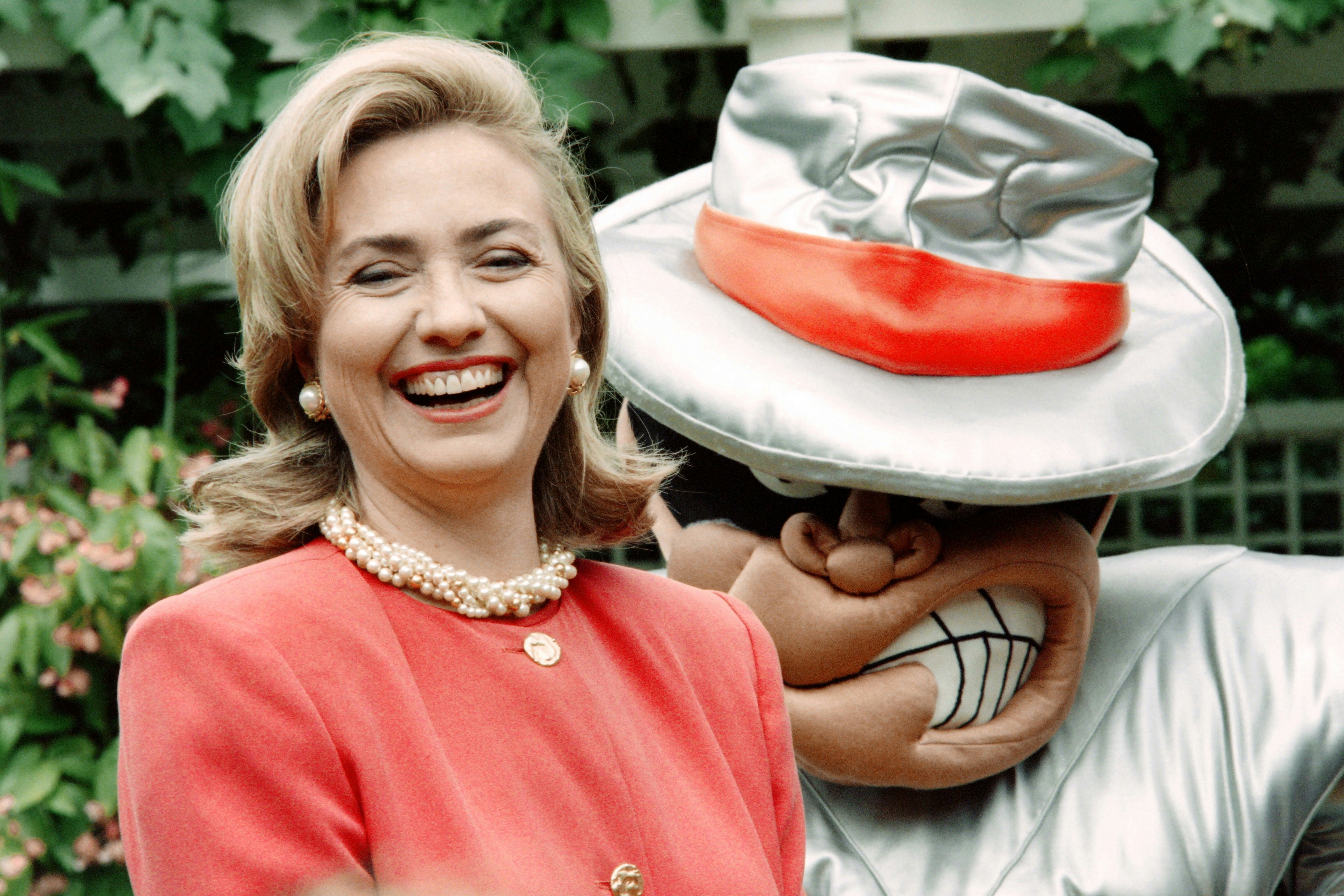 11 Easy Hillary Clinton Costume Ideas For Halloween