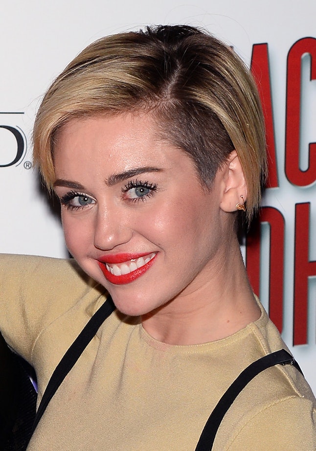 Miley Cyrus Debuts Brown Hair But We Fear It May Be A Wig — PHOTO