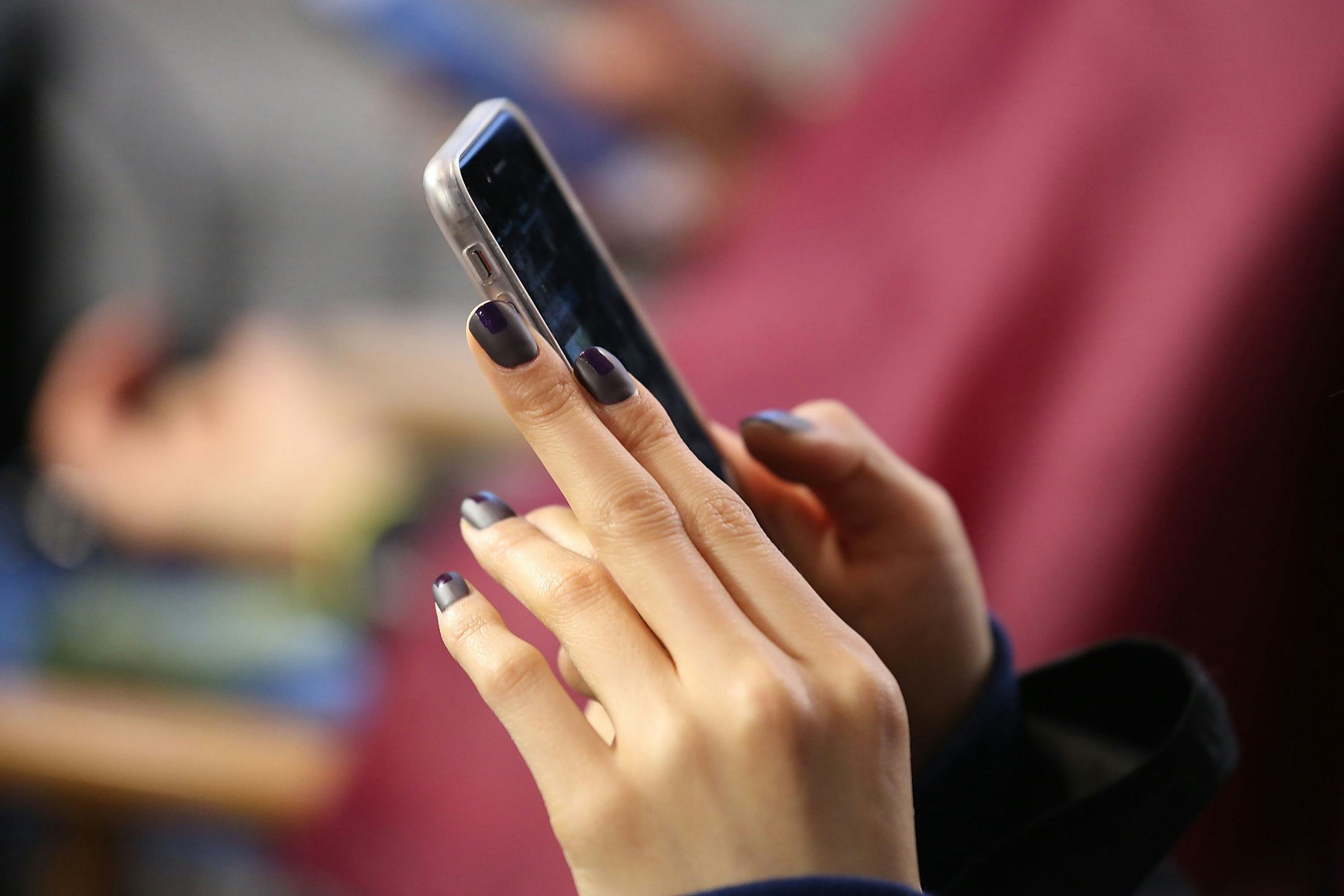 How To Fix Chipped Gel Nail Polish At Home Easily & Quickly