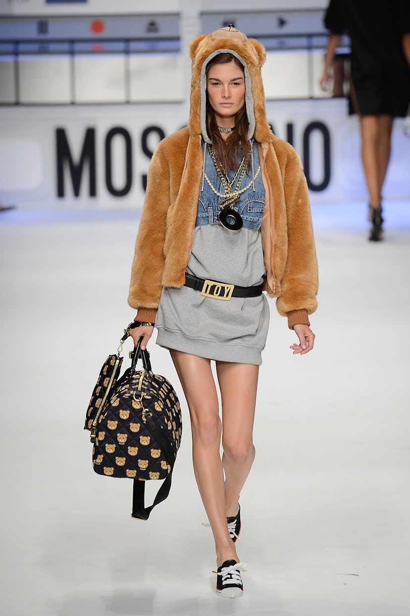 Moschino F/W 2015 Brings The '90s To MFW With Graffiti Ball Gowns And ...