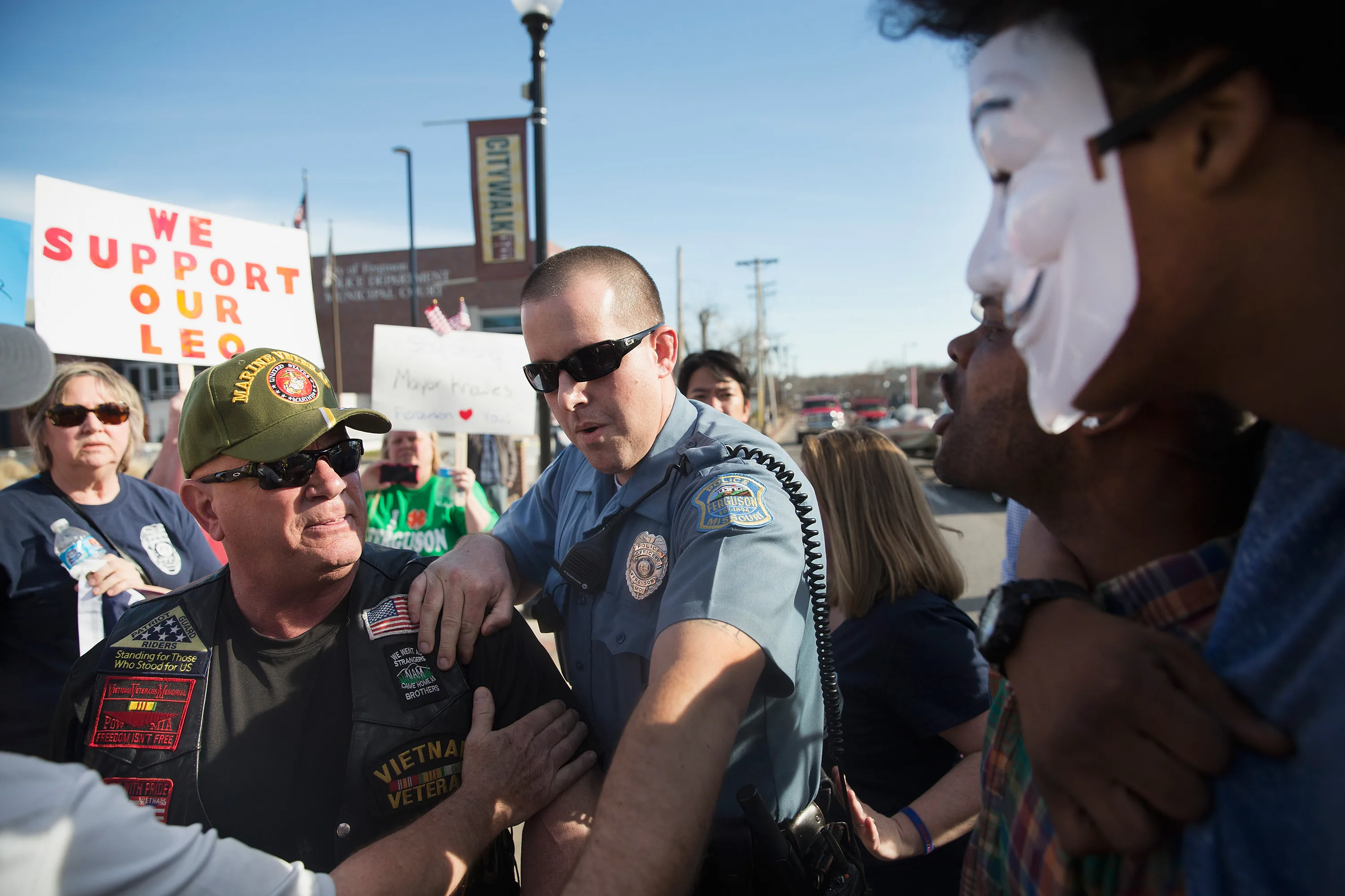 Who Does Anonymous Support For President? The Hacktivist Group Has A ...
