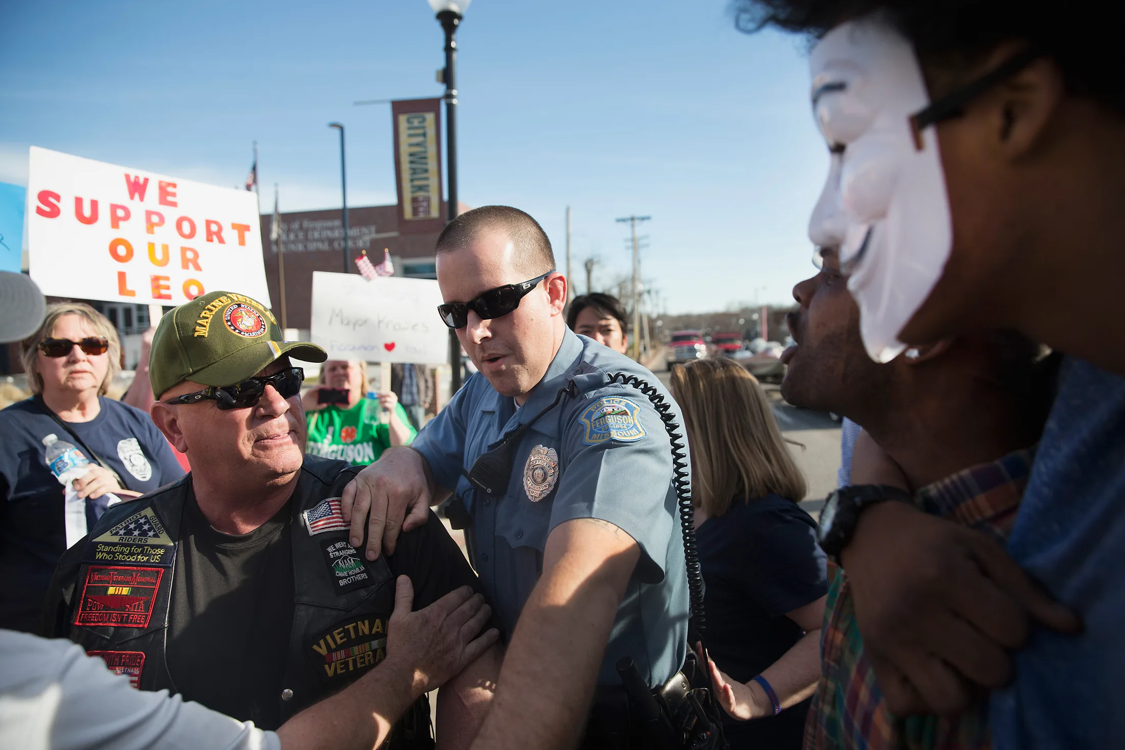 Anonymous Support Who Does Anonymous Support For President? The Hacktivist Group Has A ...