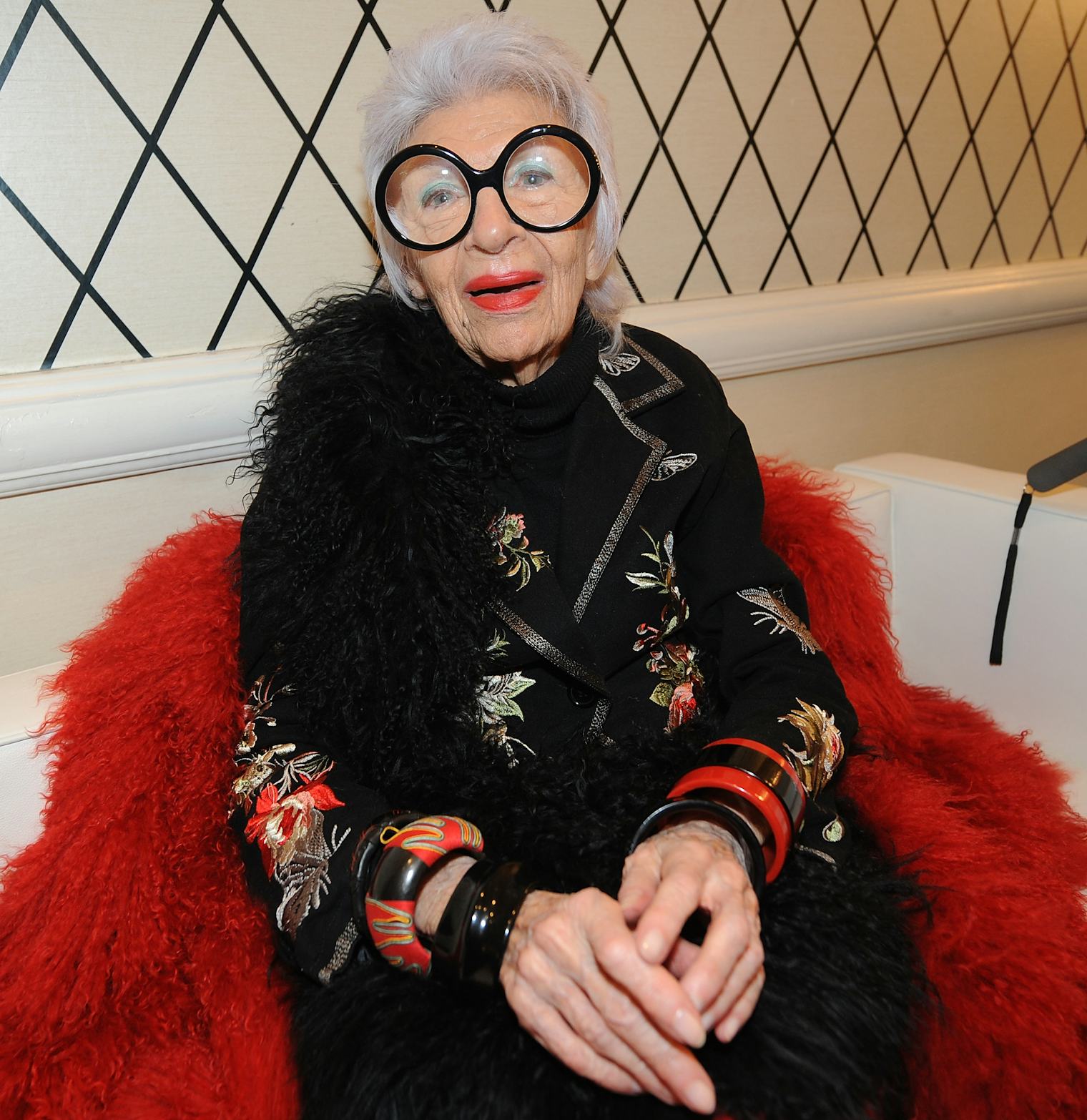 15 Iris Apfel Quotes About Personal Style & Finding Yourself Through It