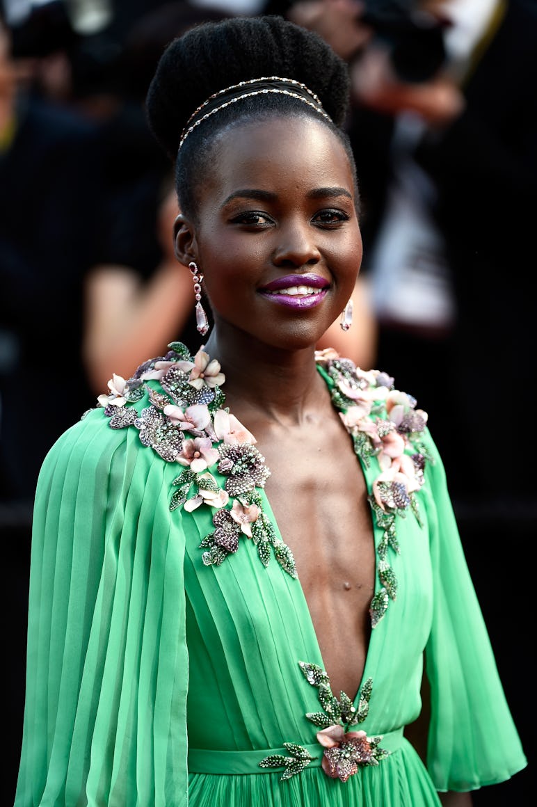 Lupita Nyong’o Debuts Longer Hair, Remaining Glamorous While Having Fun(02)