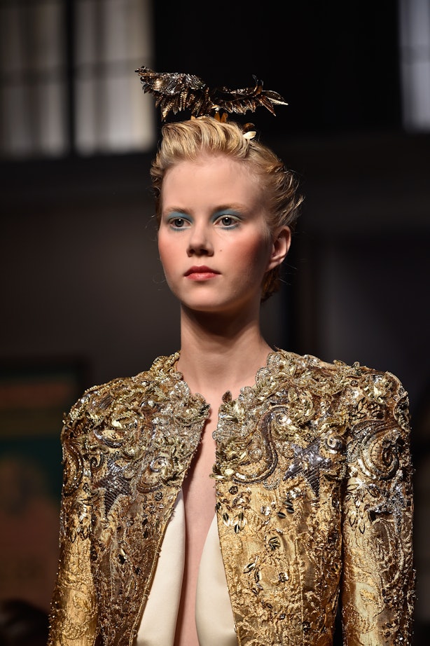 8 Paris Fashion Week Makeup & Hair Looks That Almost Stole The ...