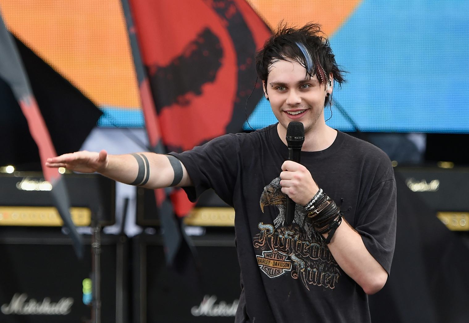 5SOS's Michael Clifford Debuts Blue Hair on Instagram - wide 9