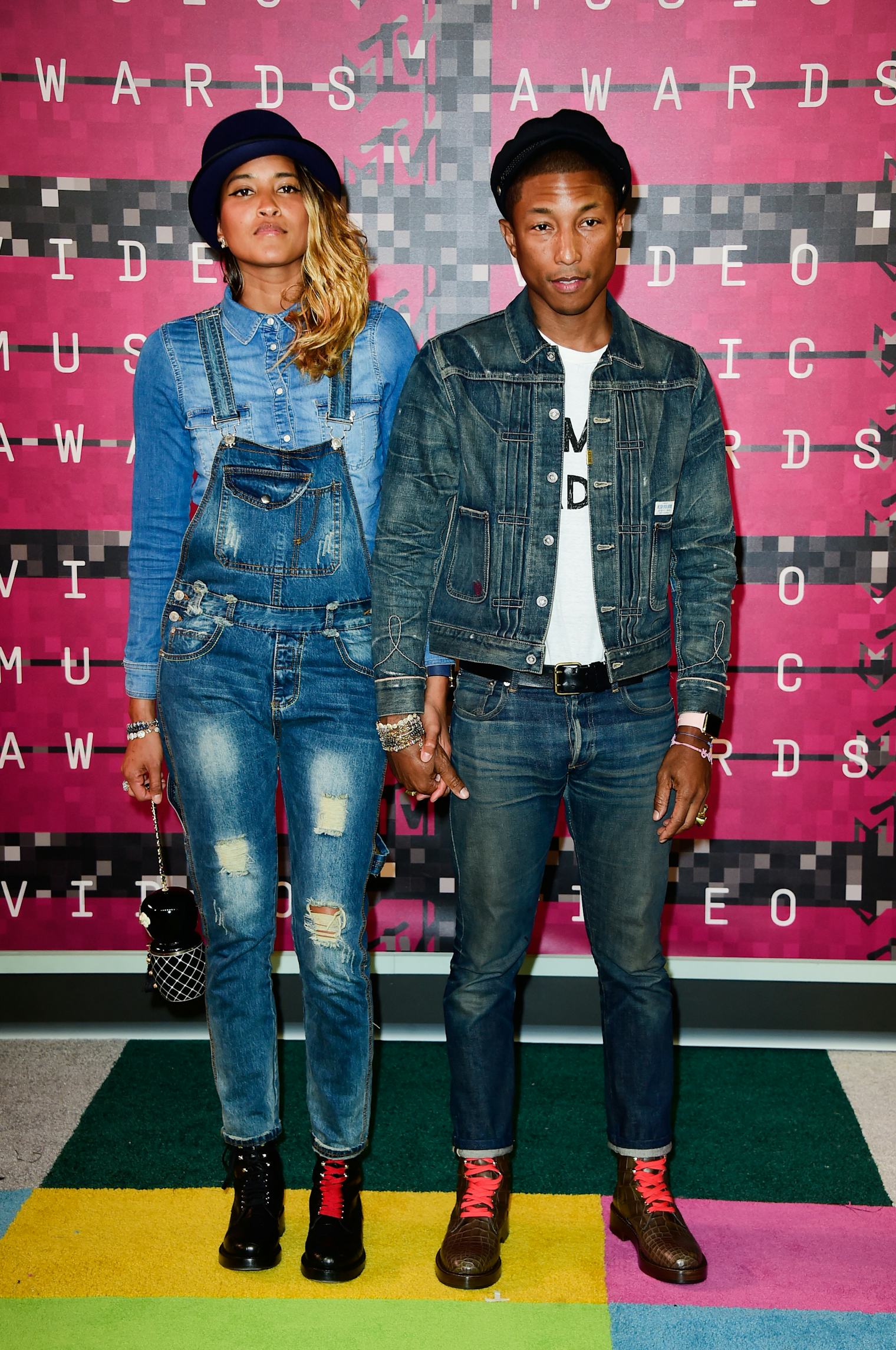 How To Style Overalls Because It's Definitely One Of The Trickiest ...