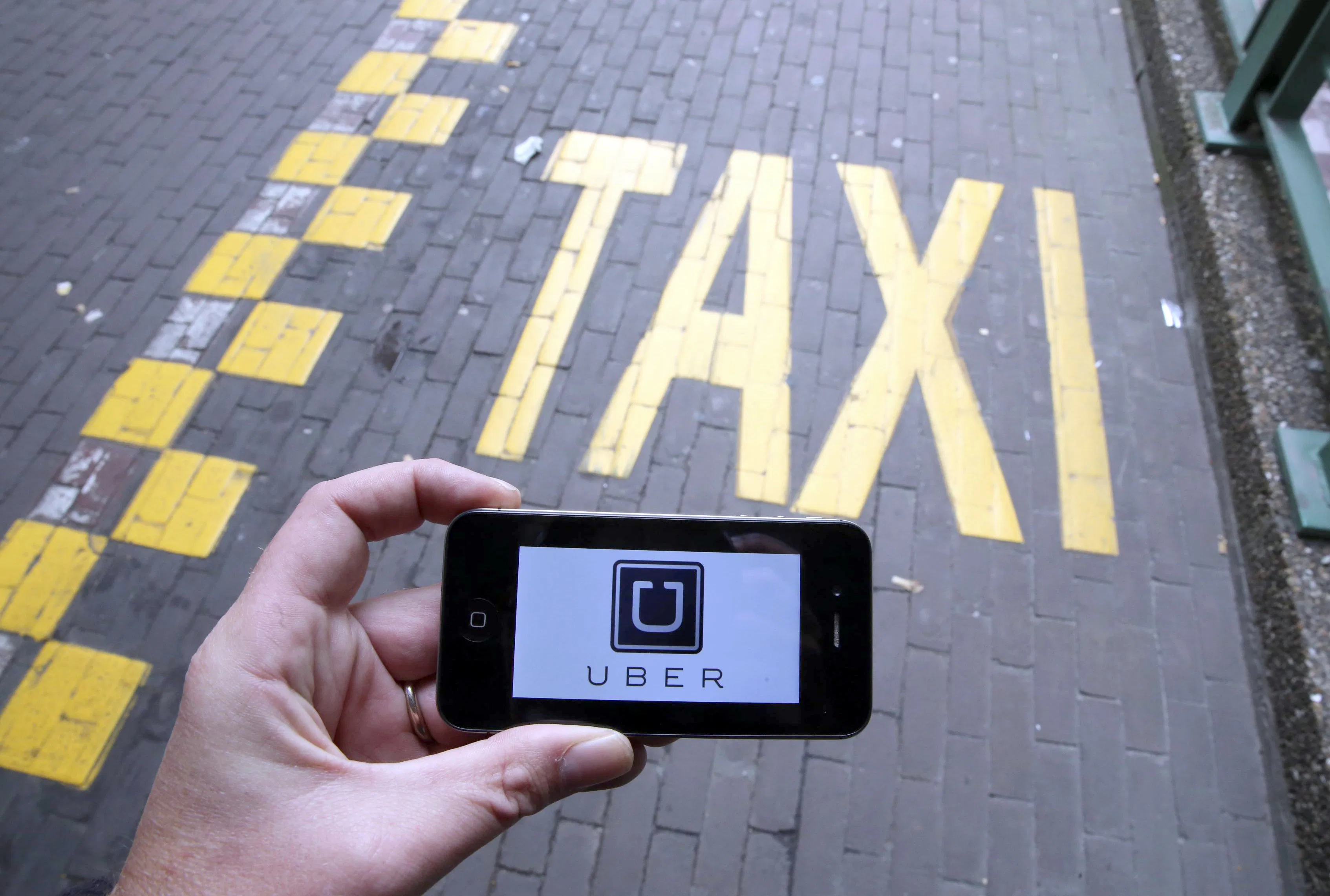 Uber Is Testing An Emergency Response Line, But There's A Catch