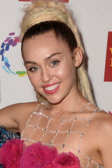 Miley Cyrus Wears Flowery Outfit At Lgbt Gala Vanguard Awards Looks Like A Mermaid — Photos 5881