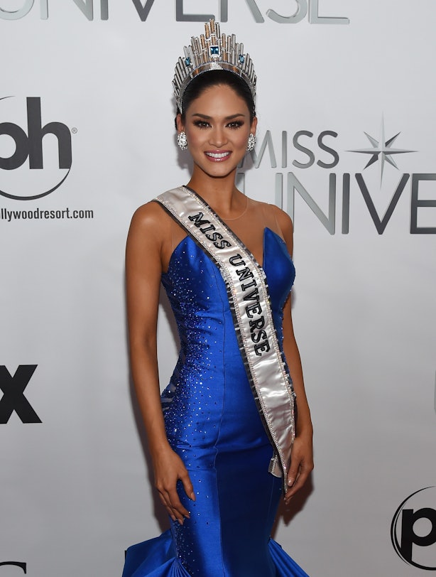 Miss Universe Pia Wurtzbachs First Selfie Is Sweet And Confidently Beautiful — Photo