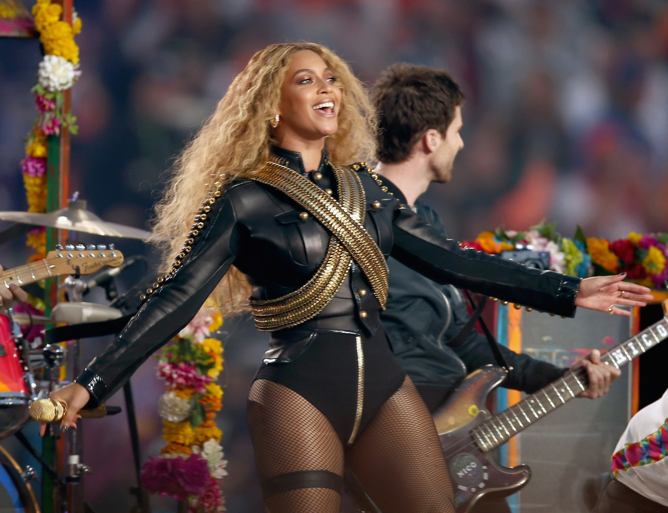 Twitter Decided That Beyonce Is Fat Now & Missed A Couple Of Pretty Important Memos
