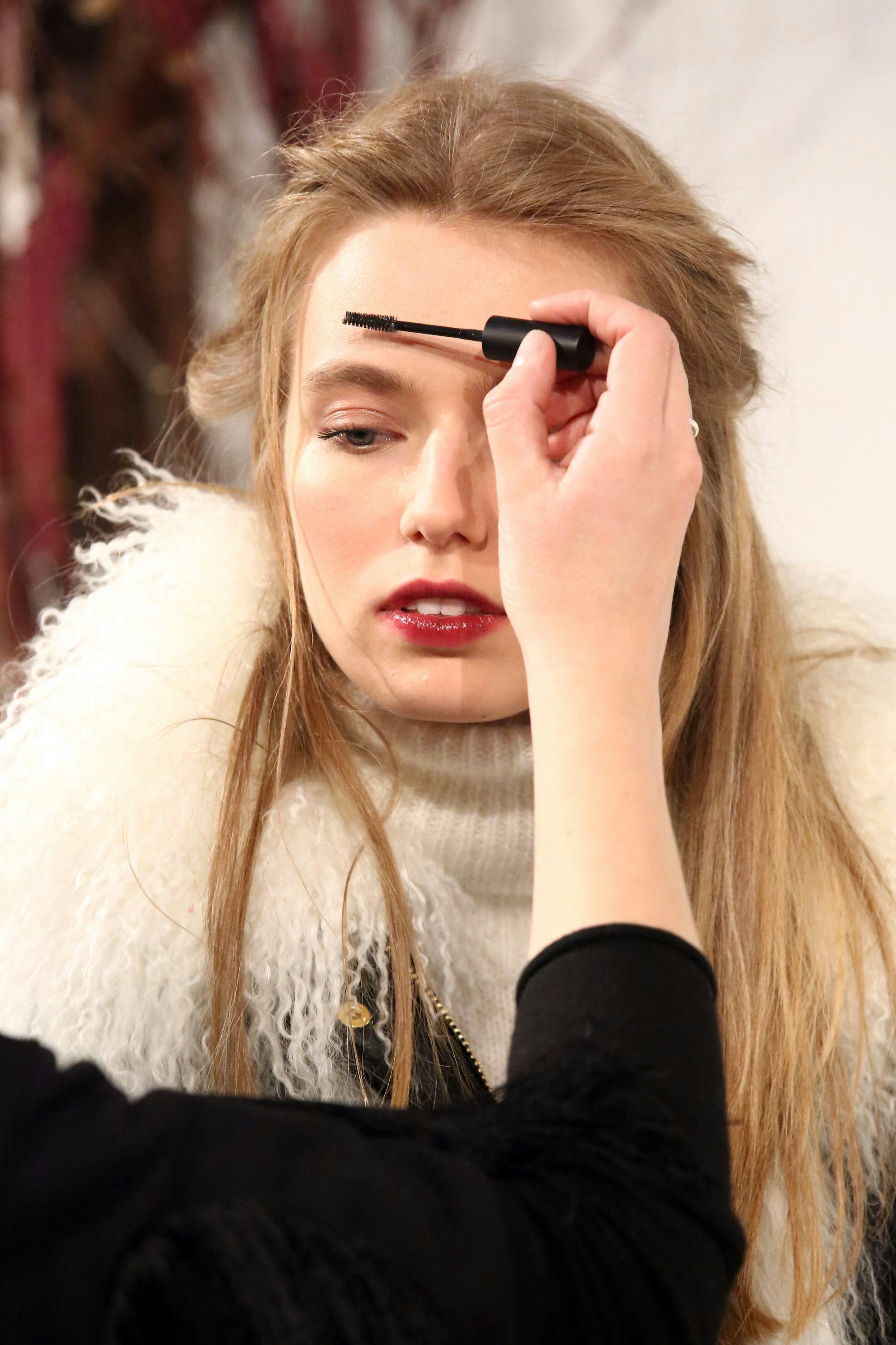 can you tint your eyebrows at home