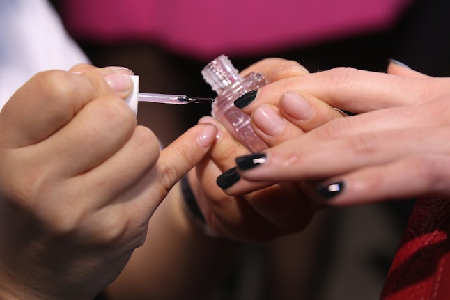 How To Fix Chipped Gel Nail Polish At Home Easily & Quickly