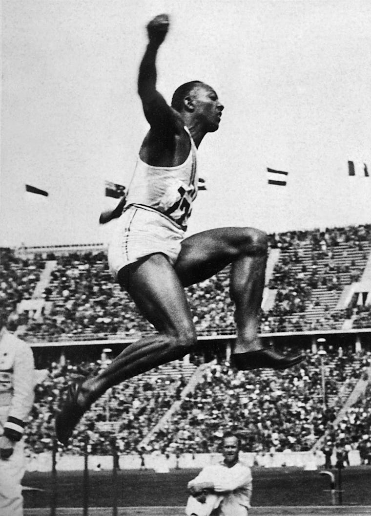 9 Photos Of Jesse Owens At The 1936 Olympics Show What An American Hero